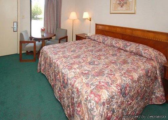 Quality Inn Томсон Экстерьер фото